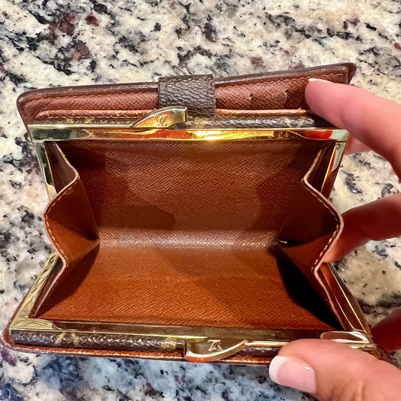 Louis Vuitton Monogram Kisslock Wallet - Picture 10 of 12